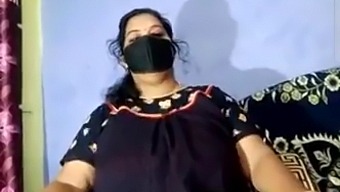 Passionate Indian Curvaceous Married Woman Indulges In Oral Pleasure