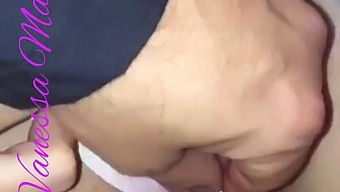 Získaj Od Svojho Šéfa Nadčasy Tým, Že Ho Potešíš Orálnym Sexom A Dostaneš Bonus