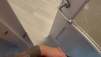 Polsestra Z Veliko Ritjo Pokaže Svoje Sposobnosti Drkanja V Hd
