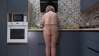 Watch A Curvy Wife In Nylon Pantyhose In The Kitchen Behind The Scenes